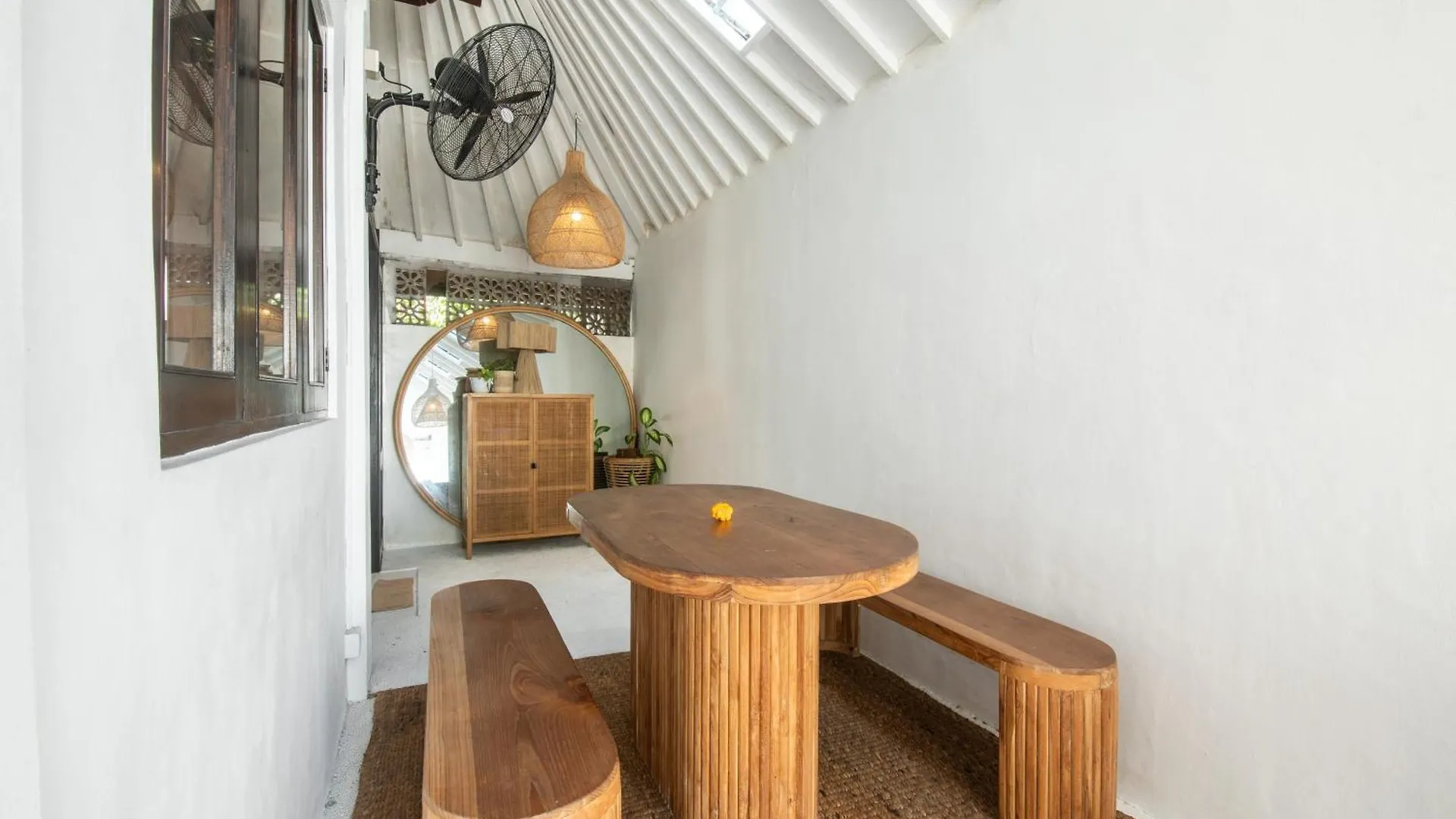 The Monroe Luxury 3-Bedroom Villa With Private Pool In Central Seminyak 900M To The Beach