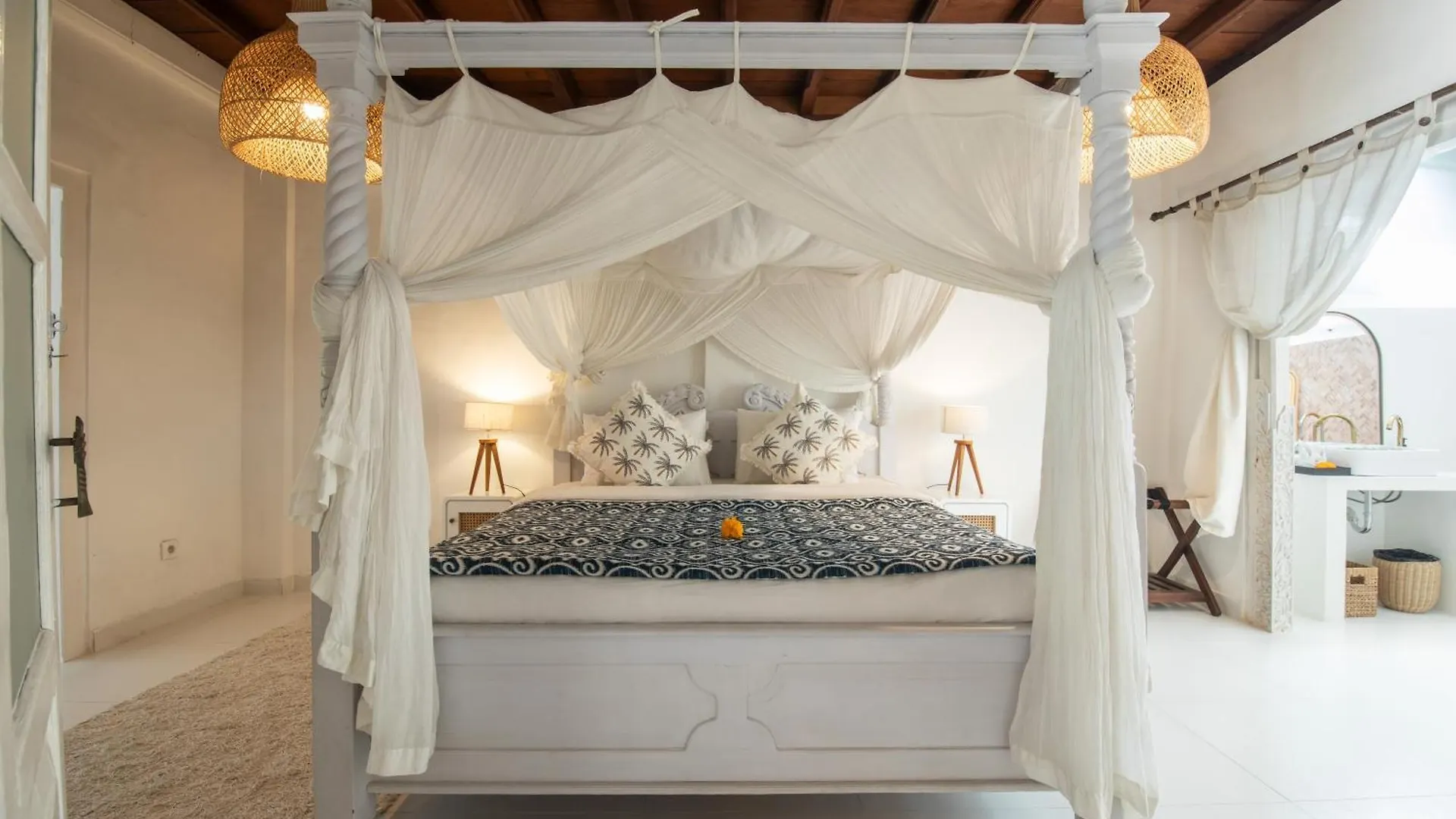 The Monroe Luxury 3-Bedroom Villa With Private Pool In Central Seminyak 900M To The Beach 0*,