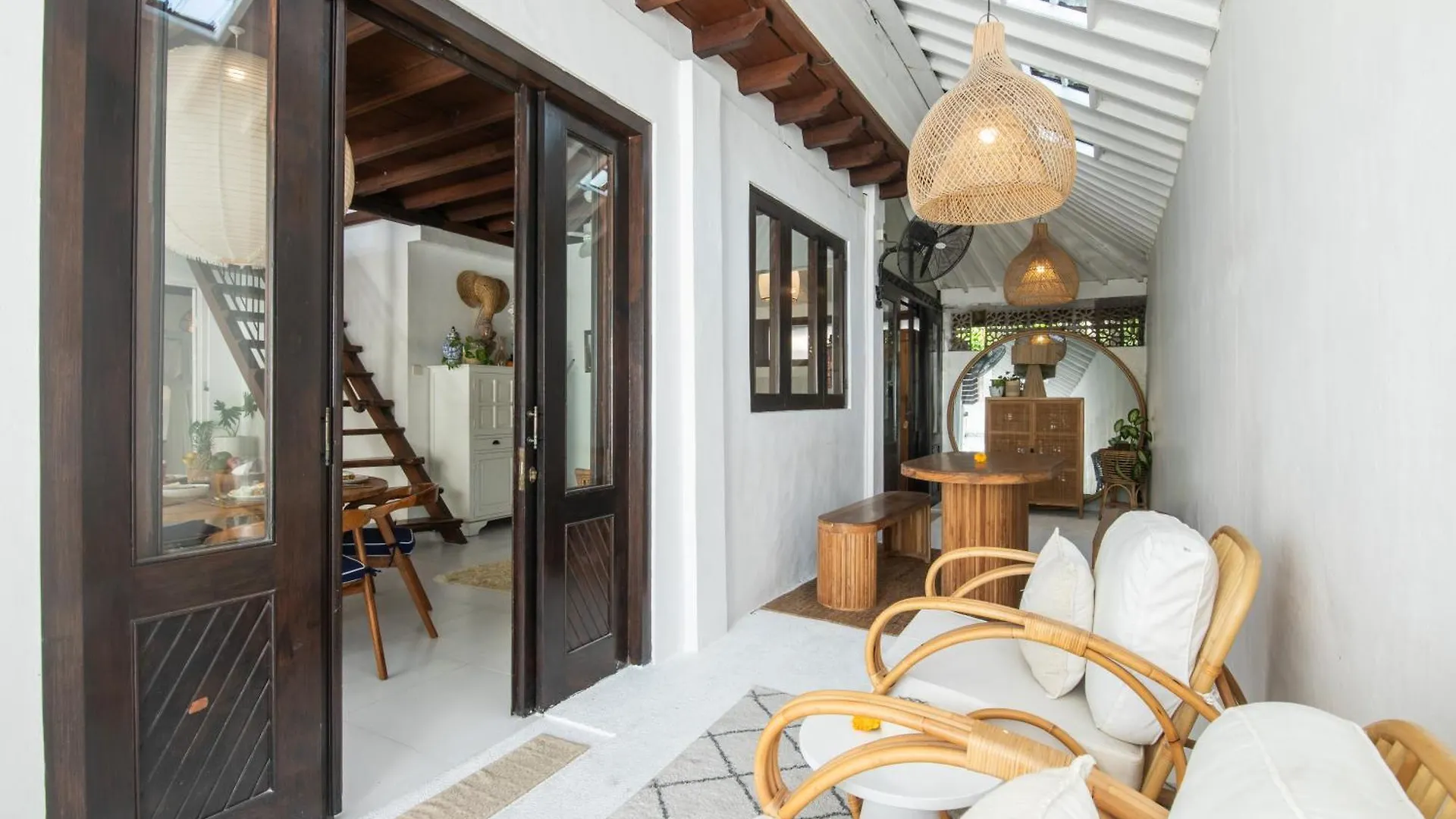 The Monroe Luxury 3-Bedroom Villa With Private Pool In Central Seminyak 900M To The Beach Indonésie