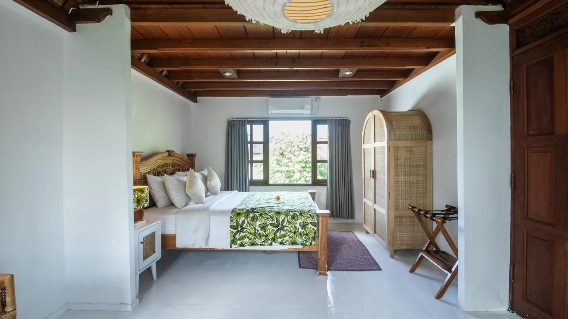 The Monroe Luxury 3-Bedroom Villa With Private Pool In Central Seminyak 900M To The Beach