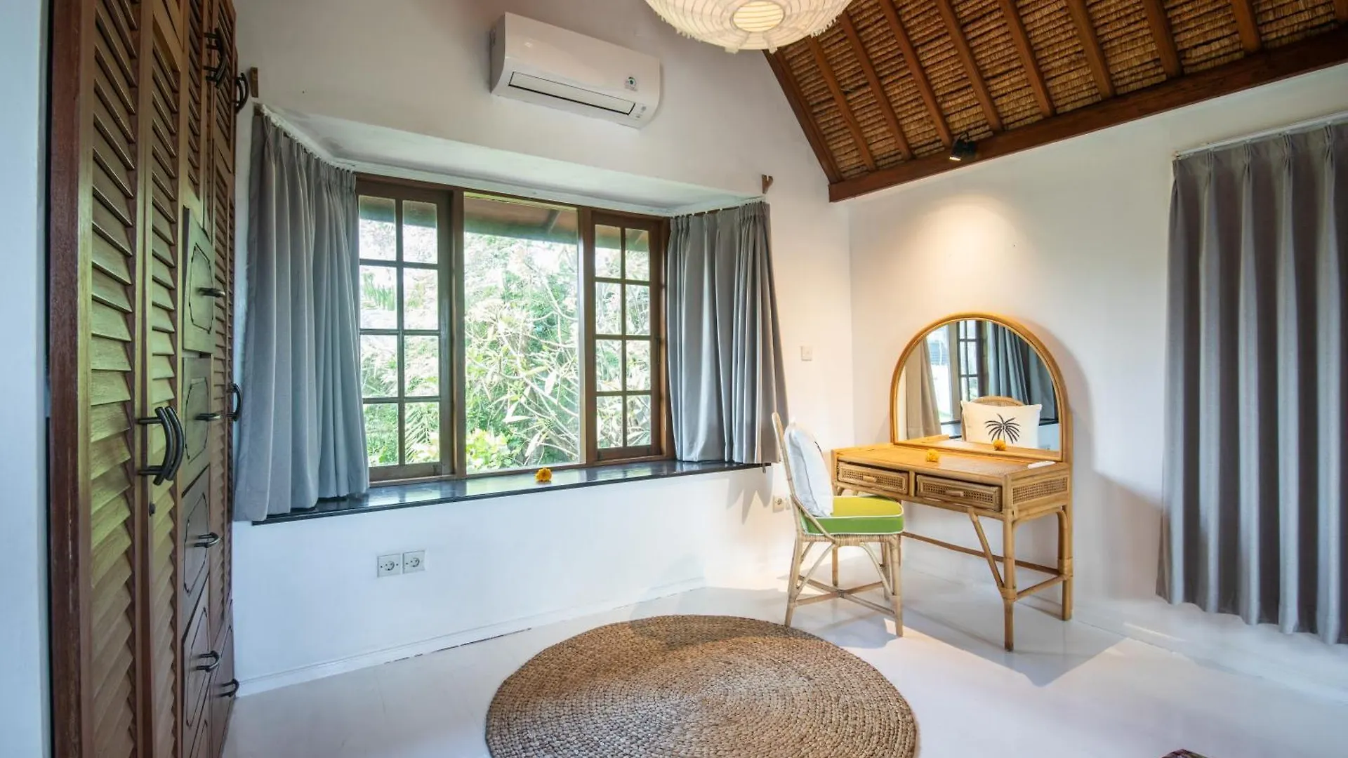 The Monroe Luxury 3-Bedroom Villa With Private Pool In Central Seminyak 900M To The Beach