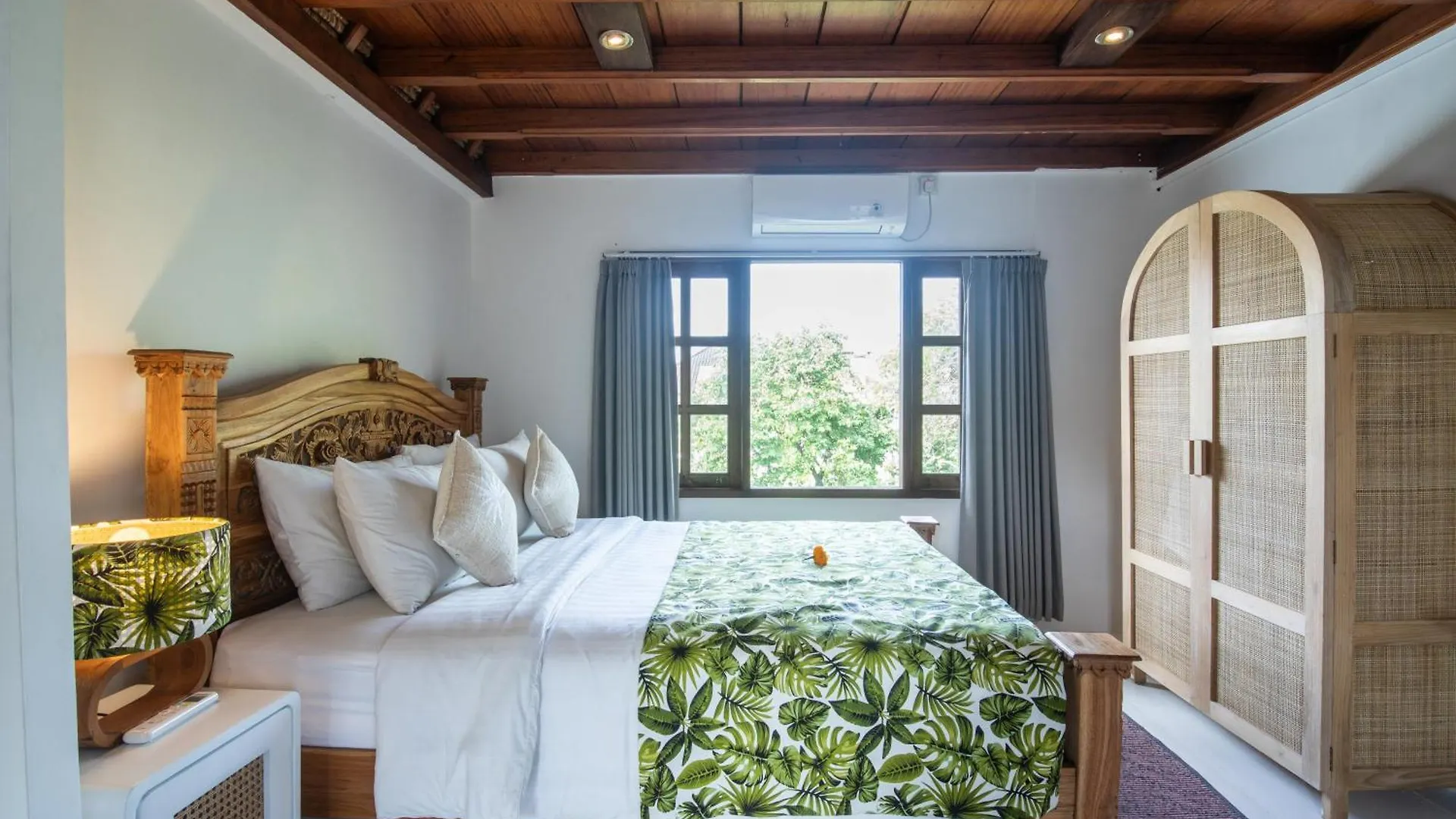 The Monroe Luxury 3-Bedroom Villa With Private Pool In Central Seminyak 900M To The Beach
