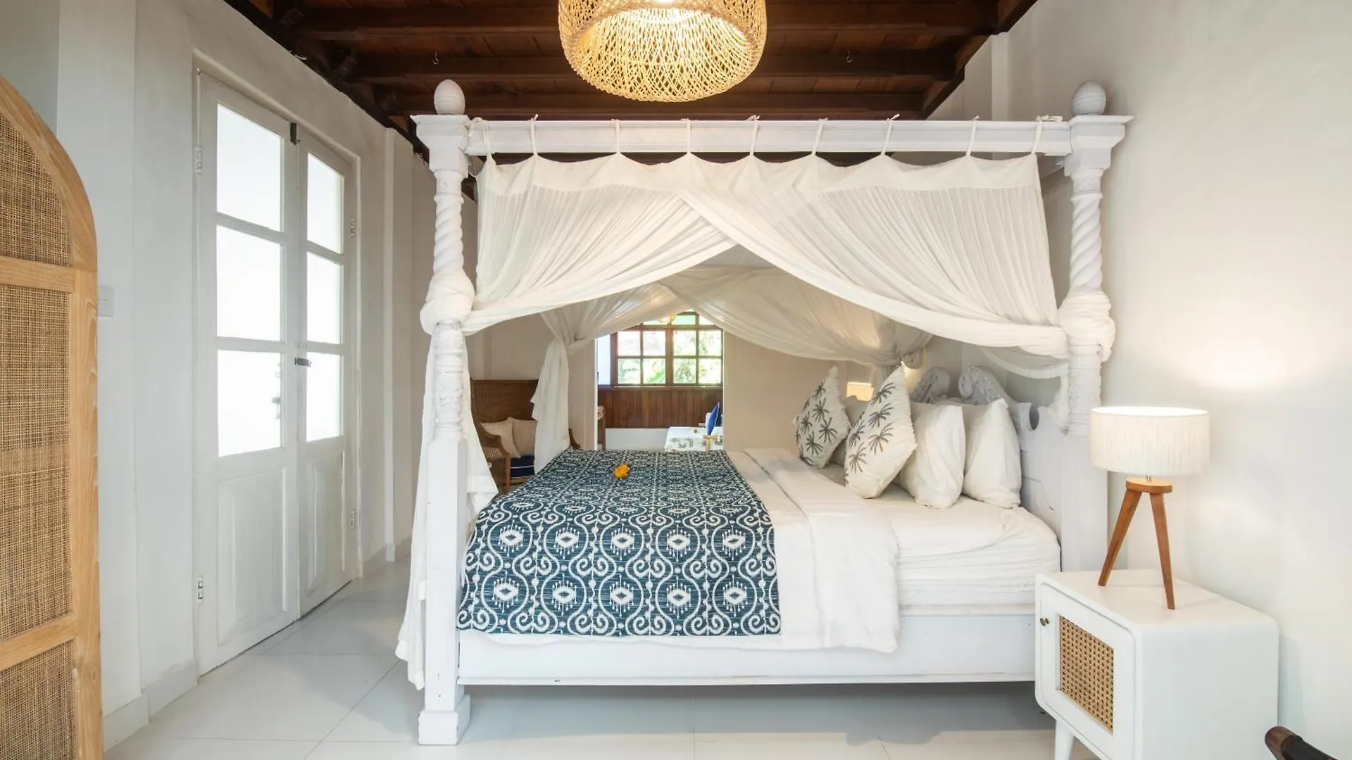 The Monroe Luxury 3-Bedroom Villa With Private Pool In Central Seminyak 900M To The Beach