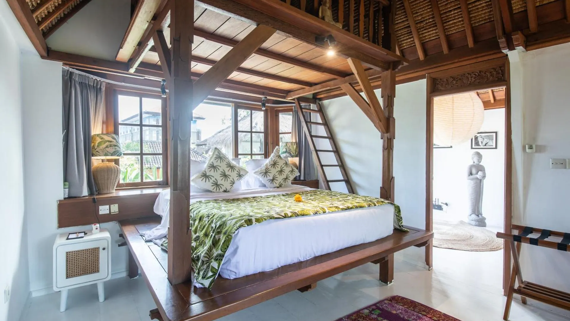 The Monroe Luxury 3-Bedroom Villa With Private Pool In Central Seminyak 900M To The Beach