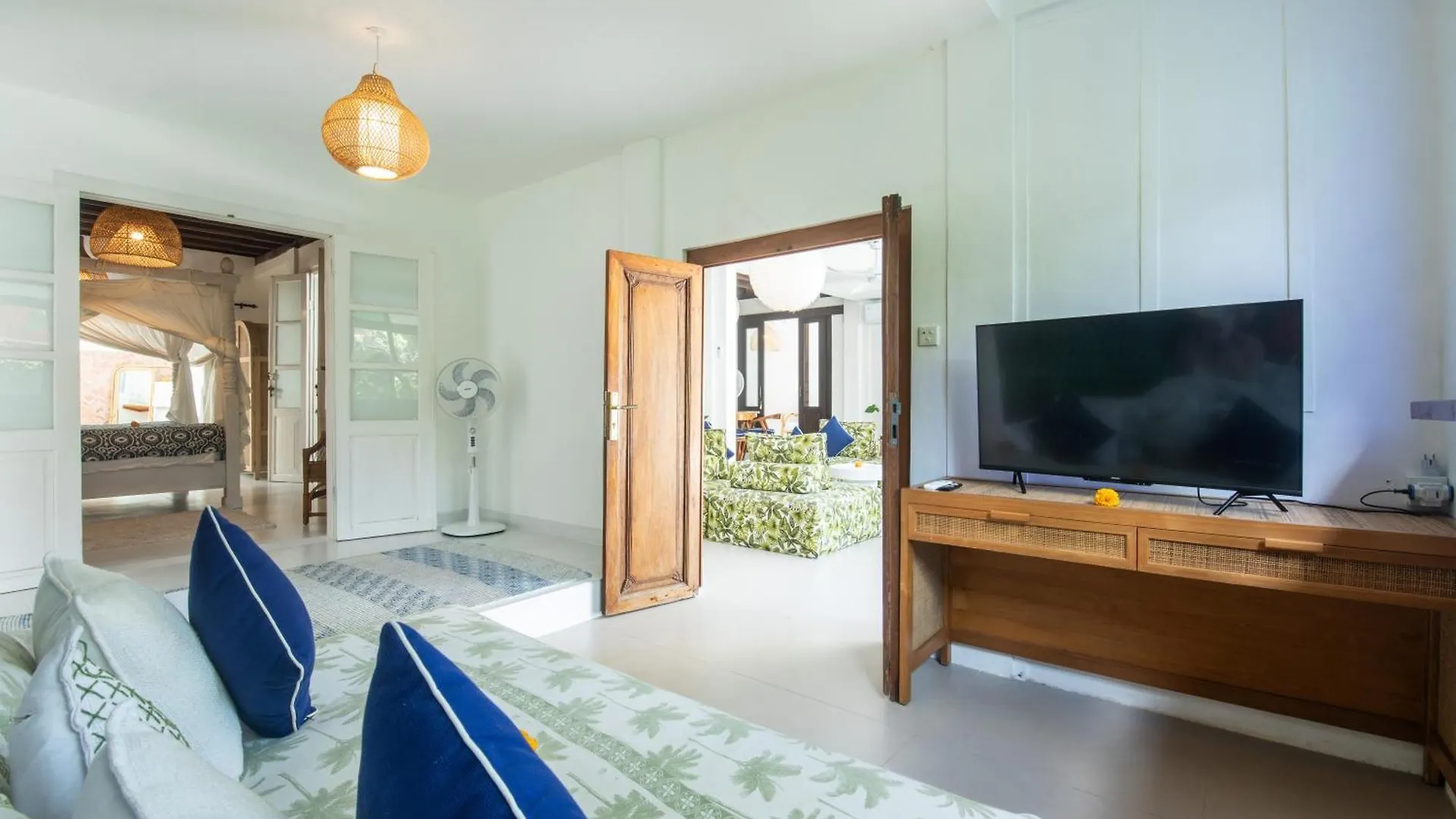 The Monroe Luxury 3-Bedroom Villa With Private Pool In Central Seminyak 900M To The Beach Indonésie