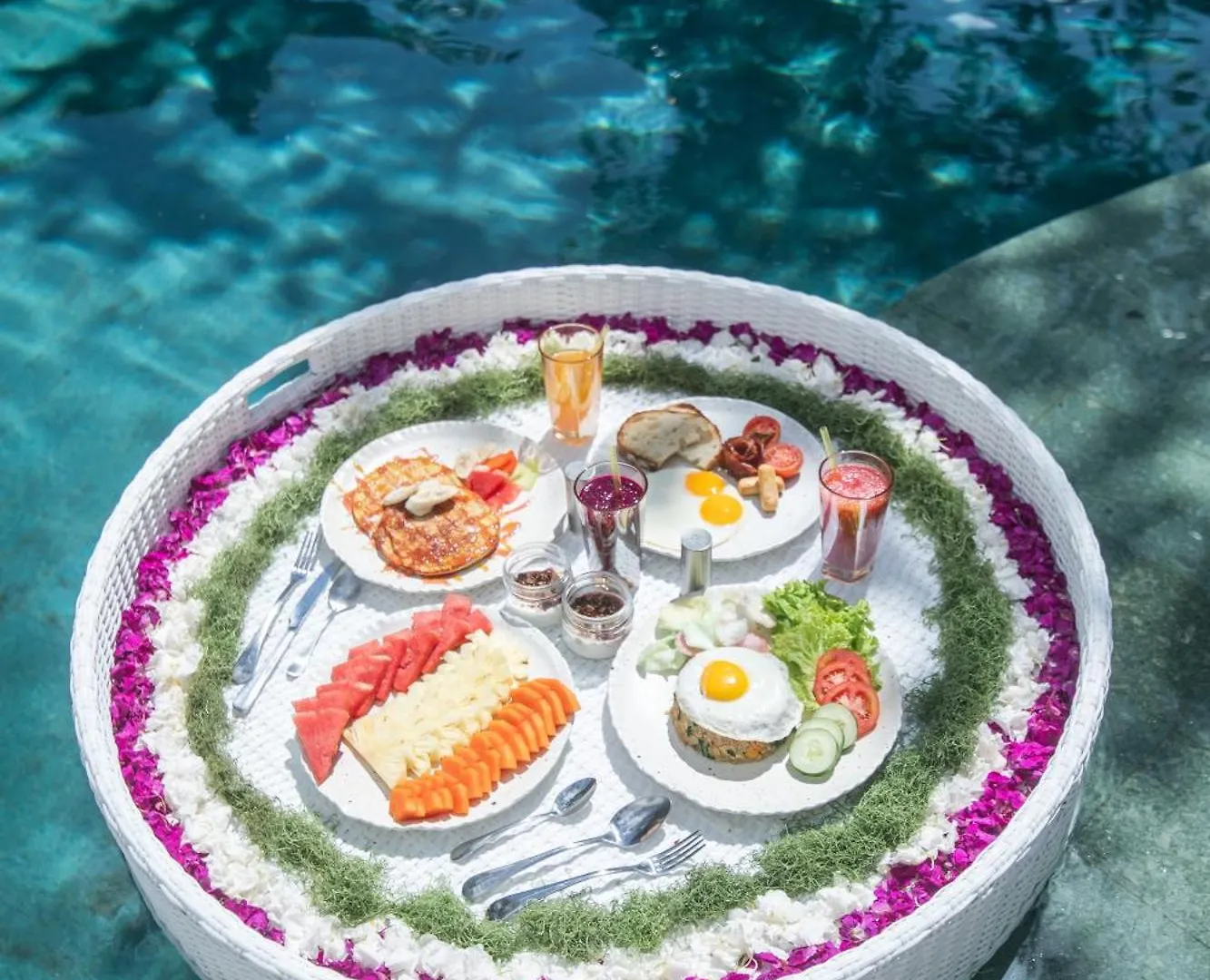 The Monroe Luxury 3-Bedroom Villa With Private Pool In Central Seminyak 900M To The Beach